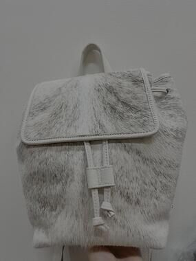NEW GIGI phoebe haircalf backpack in ivory/grey